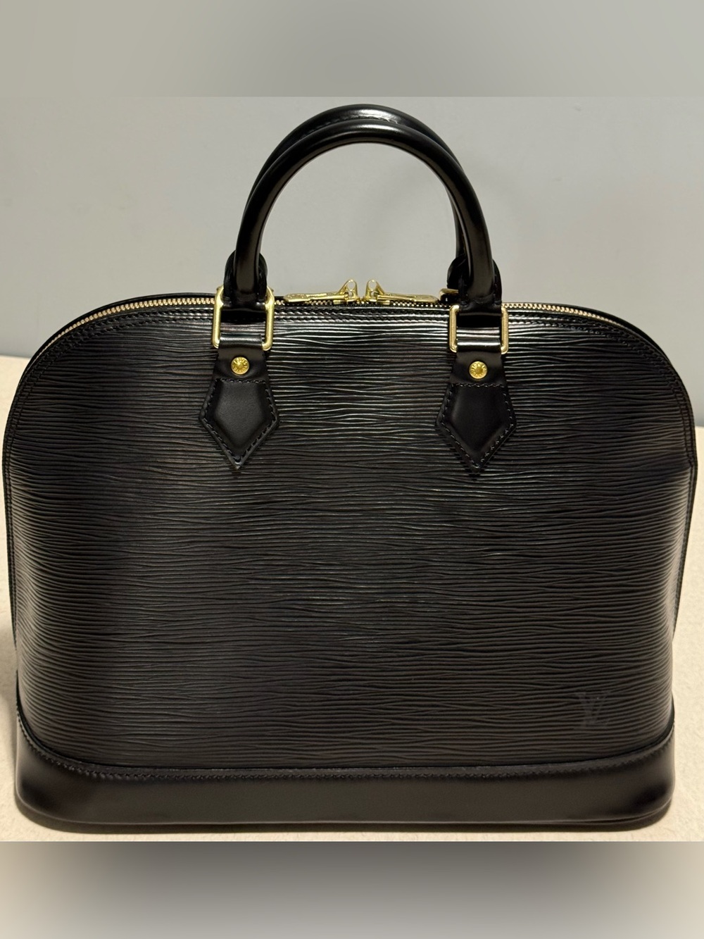 Louis Vuitton Alma PM Epi Textured Leather - Picture 2 of 16